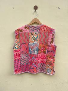 Gilet en coton imprimé tigre, patchwork, fait main, veste indienne matelassée Kantha, doux et confortable, veste patchwork pour femmes - Product Image 2