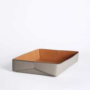 Plateau de service en cuir durable pour support polyvalent avec bords souples et prise en main fiable pour une organisation efficace de la pièce - Product Image 3