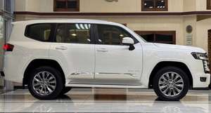 Pour Toyota LandCruiser GXR 3.5L FWD Boîte de vitesses automatique Moteur turbo Taille des pneus R20 Intérieur en cuir foncé Volant à gauche - Product Image 2