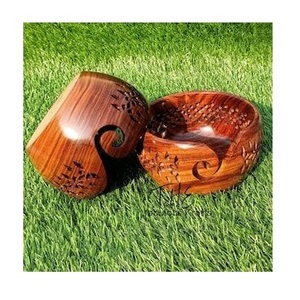 Cuenco de hilo de cerámica hecho a mano de gran tamaño de estilo japonés moderno 7 "x 4" pulgadas para tejer a ganchillo Base de madera 7 "x 4" pulgadas Producto de venta - Product Image 1