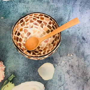 Bol en bambou de coco poli à la main avec art de la laque nacre |   Vaisselle décorative unique Bol artisanal traditionnel - Product Image 1