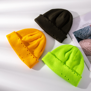 ชุดหมวกบีนนี่ผ้าแจ็คการ์ดแบบพับได้ทำจากอะคริลิคพร้อมรายละเอียดลายจุดสำหรับผู้ชายและผู้หญิงสีทึบออกแบบได้ตามต้องการ - Product Image 3