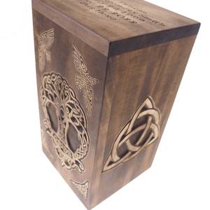 Urne en bois personnalisée pour les cendres humaines Thor marteau corbeaux boîte commémorative sculpté souvenir urnes de crémation boîtes pour l'enterrement - Product Image 4
