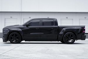 Raam 1500 Laramie Night Edition 4x4 2023, Gasolina, Bajo Kilometraje - Product Image 2