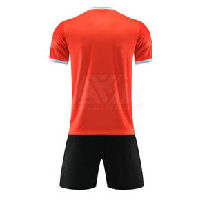 Uniforme de Fútbol para Hombre, Precio al por Mayor, en Existencia, Diseño de Logotipo Personalizado, Transpirable, de Secado Rápido, 100% Poliéster - Product Image 2