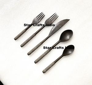 Couverts en acier inoxydable personnalisés avec poignée en osier multicolore service de vaisselle 5 pièces couverts tissés à la main poignée en rotin vaisselle - Product Image 2