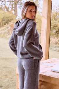 Ensemble de survêtement long en deux pièces pour femme en charbon de bois uni brodé avec un haut à capuche - Product Image 4