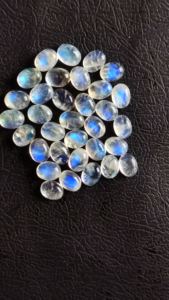 Bleu feu arc-en-ciel pierre de lune 7x5mm ovale pierre précieuse lâche dos plat pierre de lune forme ovale lisse Cabochon Lot pour bijoux - Product Image 4