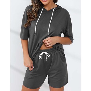 Top Shorts Tenues deux pièces pour femmes Ensembles courts et à capuche Ensembles de survêtement Sweat à capuche à manches courtes et ensembles courts Vêtements de détente avec poche - Product Image 2