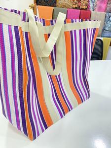 Bolsos de compras tejidos de nailon ecológicos hechos en India para mujer, bolsos con cremallera y rayas multicolores para uso diario al aire libre - Product Image 4