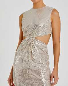 ชุดงานพรอมเย็นแขนกุดคอกลมสีเงินประดับดอกไม้ทรงตรงแขนกุดมีผ้าคลุมปักด้านหลังยาวถึงสีชา - Product Image 4