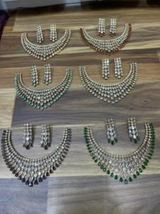 Ensemble de collier ras du cou en laiton multicouche fait à la main, perles blanches, pierres pour mariages, fiançailles, anniversaires, fêtes, excellente idée cadeau - Product Image 4