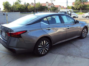 Usado 2024 2.5 SV FWD Volante a la Izquierda Interior Oscuro Asientos de Tela con Control de Crucero Adaptativo Automático Inteligente Listo para Conducir - Product Image 5