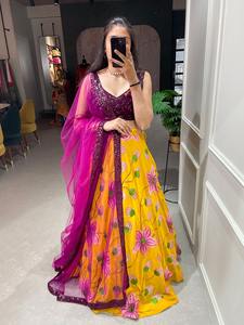 Collection trois pièces de qualité supérieure Sexy Georgette Lehenga Choli avec travail de broderie de fil pour adultes exportés dans le monde entier - Product Image 5