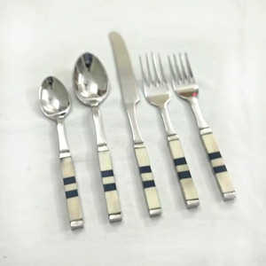 Juego de 5 cubiertos de acero inoxidable, cuchara, cuchillo, tenedor, Apto para lavavajillas, perfecto para utensilios de cocina, uso de mesa, manijas de diseño clásico - Product Image 3