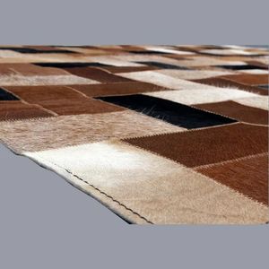 Alfombra de Cuero Vacuno Geométrica Hecha a Mano para Sala de Estar o Pasillo - Product Image 2