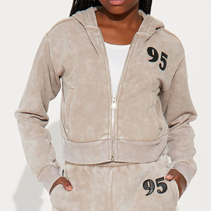 Traje de jogging con bolsillos laterales Traje Último diseño Chándal recortado de tela suave con capucha con cremallera Conjunto Colores y tamaños personalizados - Product Image 3