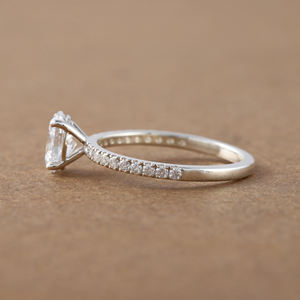 Anillo de compromiso de diamante de corte ovalado 2tcw Lab para mujer, anillo de regalo de lujo a la moda de platino para mujer, certificado IGI - Product Image 5