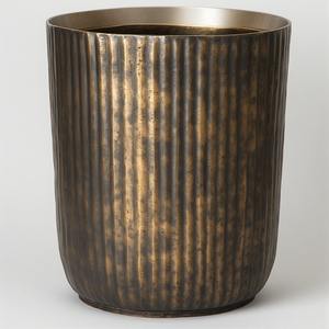 Cubo de basura de acero galvanizado hecho a mano, acabado negro mate, color personalizado, diseño ecológico para interiores de casas elegantes - Product Image 1