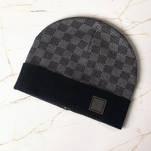 Bonnet d'hiver chaud de haute qualité avec logo personnalisé imprimé, motif de tricot, vêtements de rue avec broderie à la main pour les scènes de voyage - Product Image 3