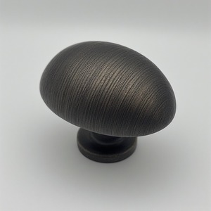 Bouton de porte en laiton fabriqué à la main avec motif sculpté et surface polie conçu pour les intérieurs décoratifs et fonctionnels - Product Image 5