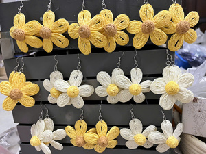 Boucles d'oreilles en rotin faites de rotin tissé naturel et de crochets en alliage, boucles d'oreilles élégantes en rotin d'artisans qualifiés au Vietnam de 99GD - Product Image 6