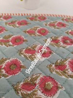 Nouveaux sets de table rectangulaires modernes rouges matelassés à motifs floraux imprimés à la main, réutilisables, 100 % coton, pour la décoration de table à manger, les banquets, la maison et la cuisine