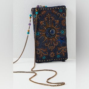 Bolsa de teléfono con cuentas personalizadas con ilustraciones bordadas coloridas, monedero de teléfono con cuentas de semillas de estilo Vintage con detalles de bordado - Product Image 3