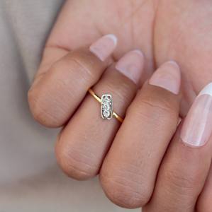 Anillo de tres diamantes naturales certificado por IGI, ligero, minimalista, elegante, atemporal, elegante, moderno, regalo de banda para ella - Product Image 3