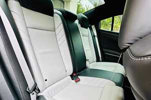 รถซีดาน SRT Hemi V8 ปี 2024 ขายดี พวงมาลัยซ้าย มาตรฐานยูโร 4 ขนาด 6.1-8 ลิตร เกียร์อัตโนมัติ เบาะหนัง หลังคาซันรูฟแบบพาโนรามาสีเข้ม ระยะทางวิ่ง 1-25 พันไมล์ - Product Image 5