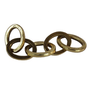 Sculpture moderne Conception de maillons de chaîne Finition en laiton antique Ornements décoratifs en fonte d'aluminium durable pour le dessus de table de salon - Product Image 1