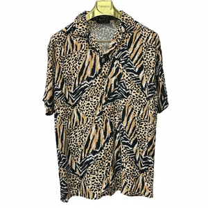 Camisa de manga corta para hombre con estampado moderno – Corte relajado, tela ligera, diseño elegante de verano para uso informal, atuendo festivo - Product Image 3