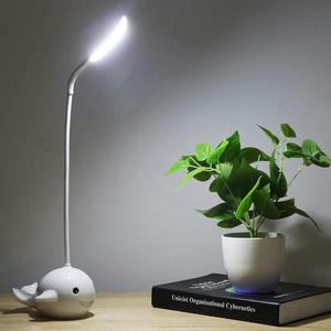 Lampe de bureau/dortoir LED 3W avec design de baleine, alimentation par batterie/électrique, construction en plastique - Product Image 3