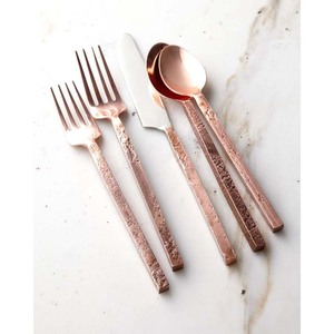 Nuevo diseño logotipo personalizado chapado en oro rosa mango largo y delgado con juego de utensilios de cubiertos de aspecto moderno plateado único - Product Image 3