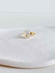 Bague de fiançailles solitaire en diamant de laboratoire de taille ovale de 1,51 carat certifiée IGI, or massif 9 carats, bijoux fins pour fiançailles - Product Image 3