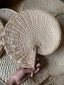 Ventilador de mano de bambú de alta calidad, ventilador de mano de hoja de palma, decoración de pared Vintage para el hogar, de Material Flexible - Product Image 2