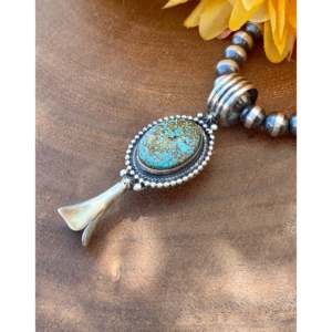 Pendentif artisanal Navajo avec turquoise toile d'araignée et technique de sertissage en argent sterling, design unique Fleur de Montagne - Product Image 4