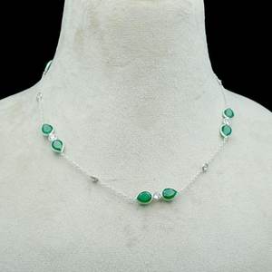 Collier pendentif minimaliste en argent sterling avec émeraude verte CZ - Cadeau de mariage pour elle - Product Image 2