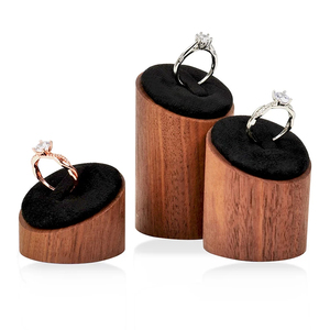 Soporte de exhibición de joyería creativa de madera de nogal Premium para anillos, pulseras, organizador de joyería de encimera, Color personalizado, uso doméstico - Product Image 2