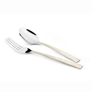 Ensemble de couverts contemporains en argent avec un design minimaliste élégant pour table à manger, cuisine ou célébration de l'Inde - Product Image 1