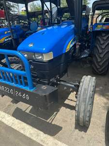 Tractor de ruedas usado 2011 usado n Holland 5500 - Product Image 2