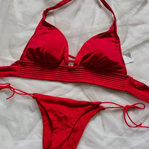 Conjunto de Bikini personalizado de OEM, corte descarado y diseños de Halter para compradores personalizados con MOQ y marca, ropa de playa y accesorios de playa - Product Image 3