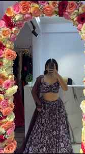 Lehenga งานแต่งงานดีไซเนอร์ล่าสุดที่สวยงามพร้อมการพิมพ์ดิจิตอลที่สวยงาม - Product Image 2