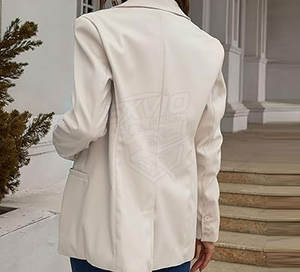 Abrigo de cuero moderno para mujer, cómodo de usar, perfecto para viajes de invierno y uso diario. - Product Image 2