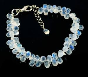 Pulsera de Piedras de Luna Arcoíris con Destello Azul Natural AA+ Grado Excelente Perfecta para Uso Diario, Sanación y Regalos - Product Image 1