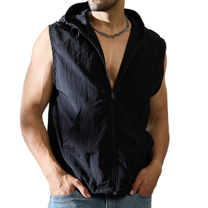 Chaleco Cortavientos Personalizado con Capucha, Sin Mangas, de Poliéster, Moderno y Elegante, con Cierre de Cremallera, Hecho en Pakistán - Product Image 5