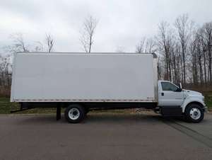 Ford F-750 Super Duty 2024 de qualité, boîte manuelle, diesel turbo, côté gauche, tissu métallique foncé, jantes R17, à vendre - Product Image 5