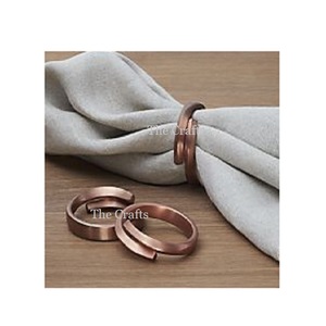 Rond de serviette en aluminium de qualité supérieure forme personnalisée ensemble de trois ronds de serviette pour une utilisation de fête de mariage - Product Image 2