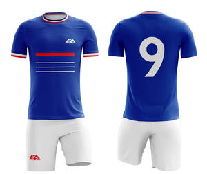 Uniforme de football en polyester de haute qualité, hauts de chemise et pantalons imprimés avec logo personnalisé, survêtement de football à quantité minimale de commande bas - Product Image 1