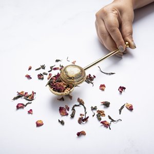Coladores de té de mango largo de latón con botón pulsador de malla fina de la mejor calidad para accesorios y regalos de té de hojas sueltas - Product Image 1